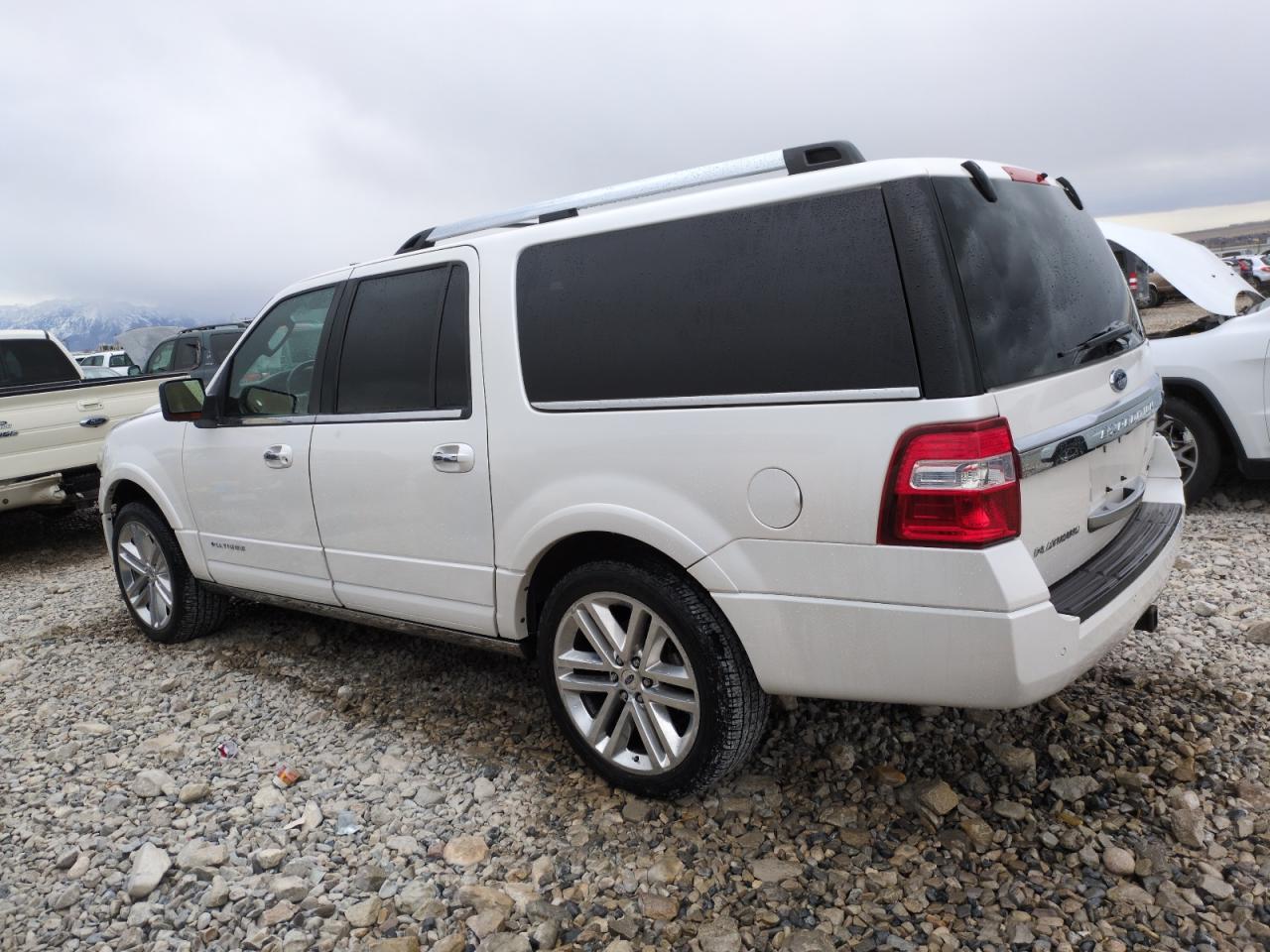 2016 Ford Expedition VIN 1FMJK1MT5GEF52174 Copart auction photo, front end damage thumbnail 2