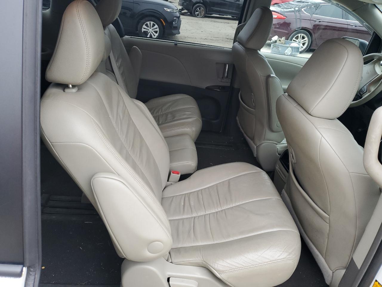 2011 Toyota Sienna VIN 5TDYK3DC1BS026710 Copart auction photo, front end / minor dent/scratches damage thumbnail 11