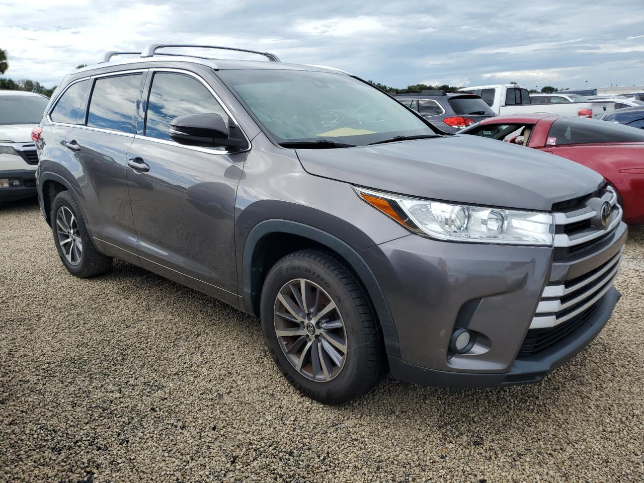 2018 Toyota Highlander VIN 5TDKZRFH2JS527505 Copart auction photo, water/flood damage thumbnail 4