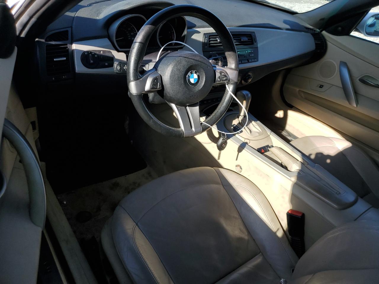 2005 BMW Z4 VIN 4USBT53555LU10880 Copart auction photo, front end damage thumbnail 8