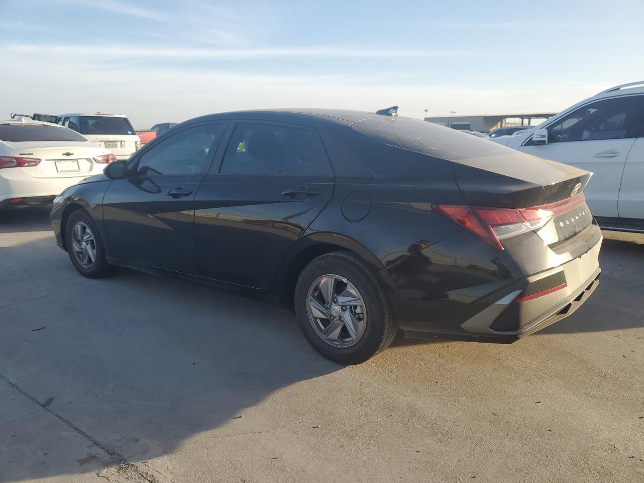 2025 Hyundai Elantra VIN KMHLL4DGXSU955236 Copart auction photo, top/roof / hail damage thumbnail 2