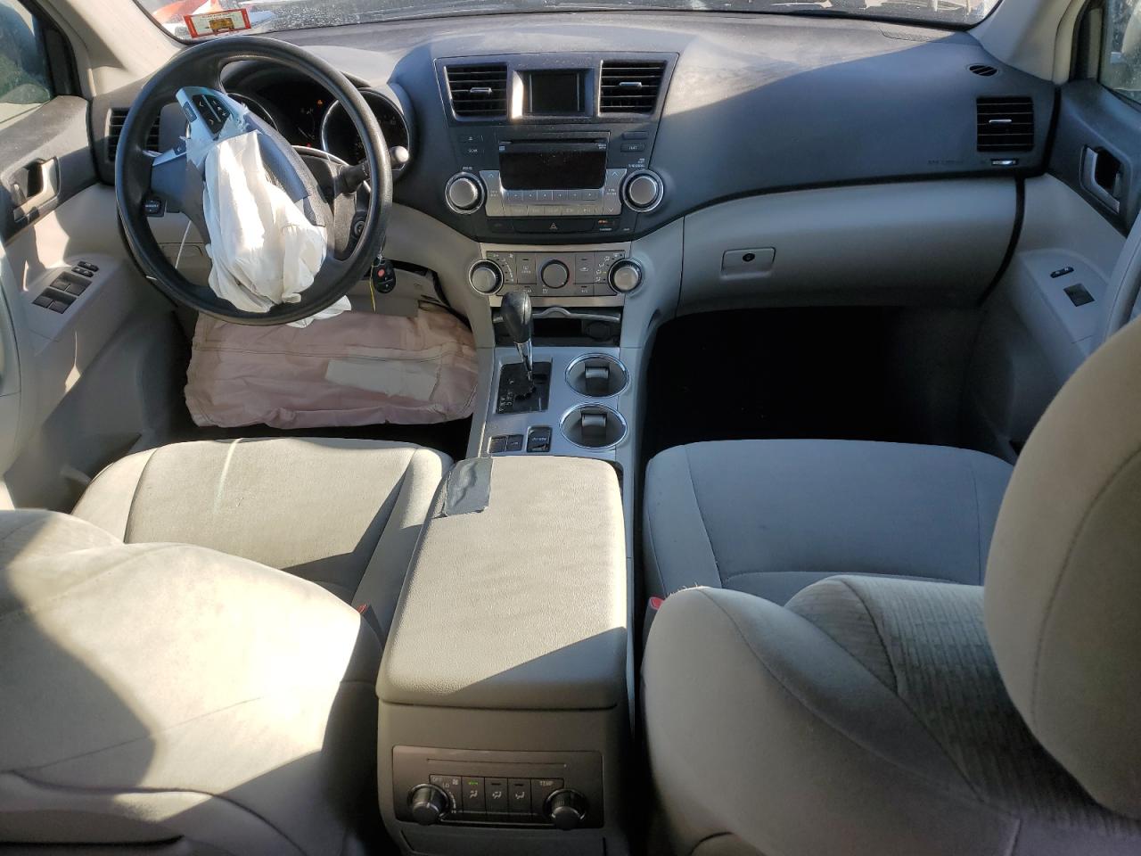 2011 Toyota Highlander VIN 5TDZK3EHXBS024338 Copart auction photo, front end damage thumbnail 8