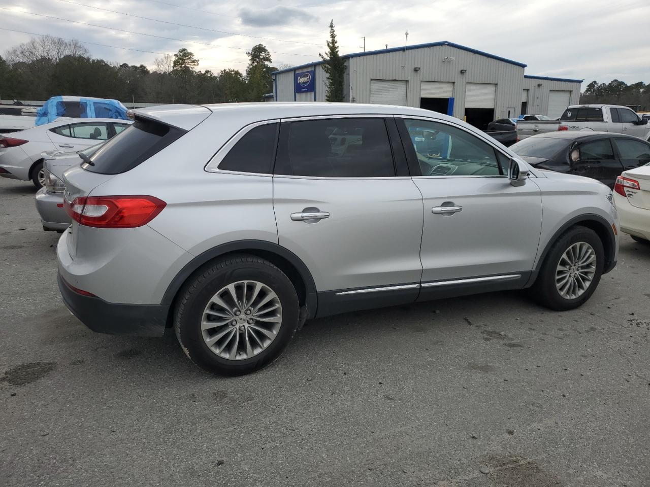 2017 Lincoln MKX VIN 2LMPJ6KR5HBL19897 Copart auction photo, front end damage thumbnail 3