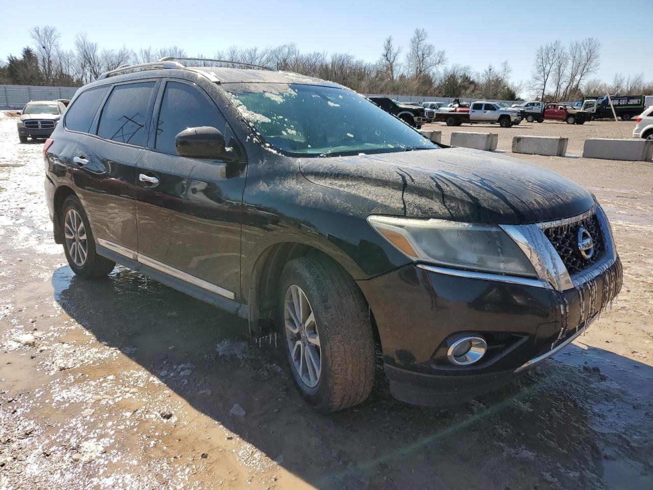 2013 Nissan Pathfinder VIN 5N1AR2MN3DC677846 Copart auction photo, rear end / minor dent/scratches damage thumbnail 4