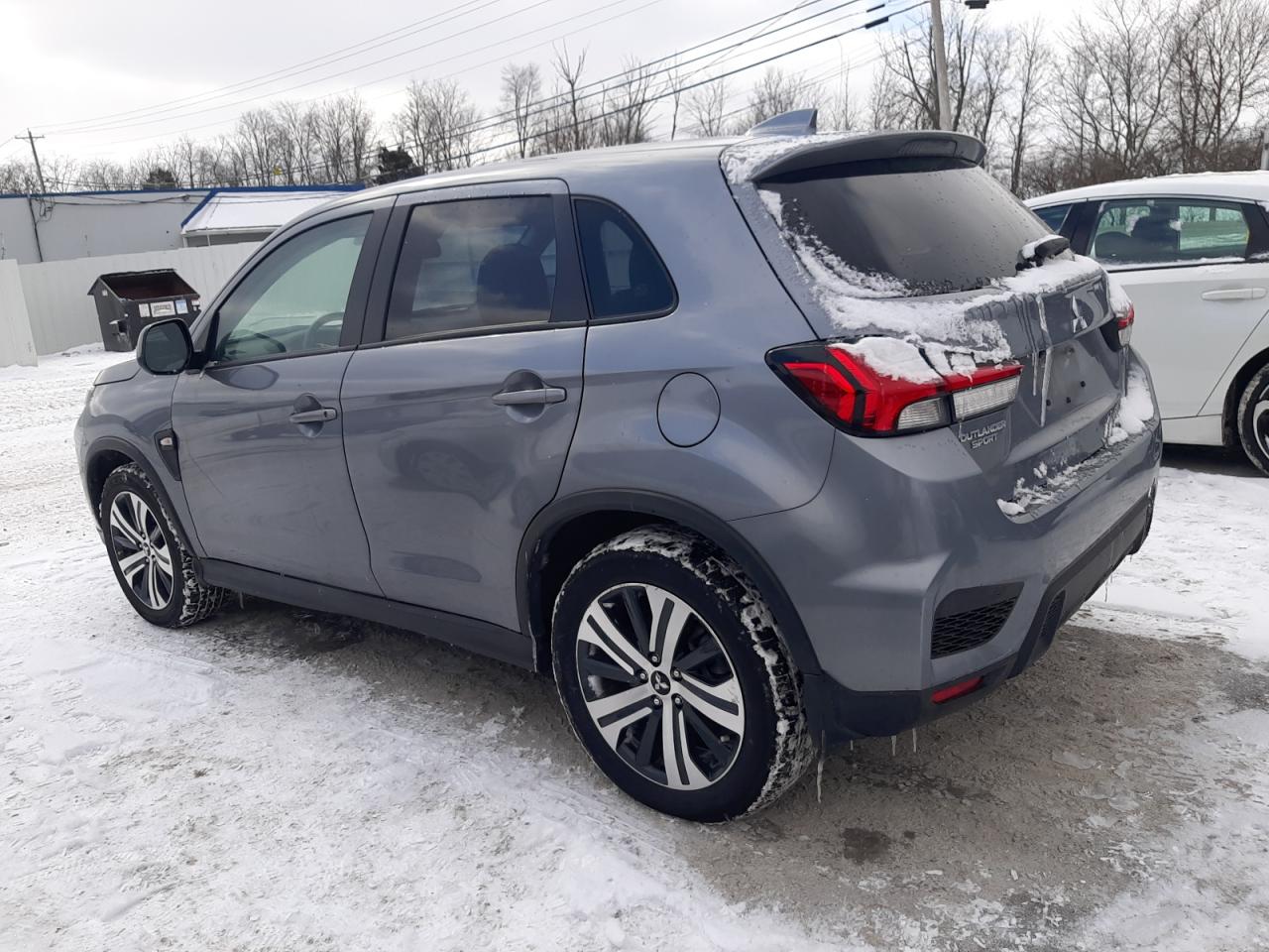 2024 Mitsubishi Outlander VIN JA4ARUAU1RU010748 Copart auction photo, minor dent/scratches damage thumbnail 2