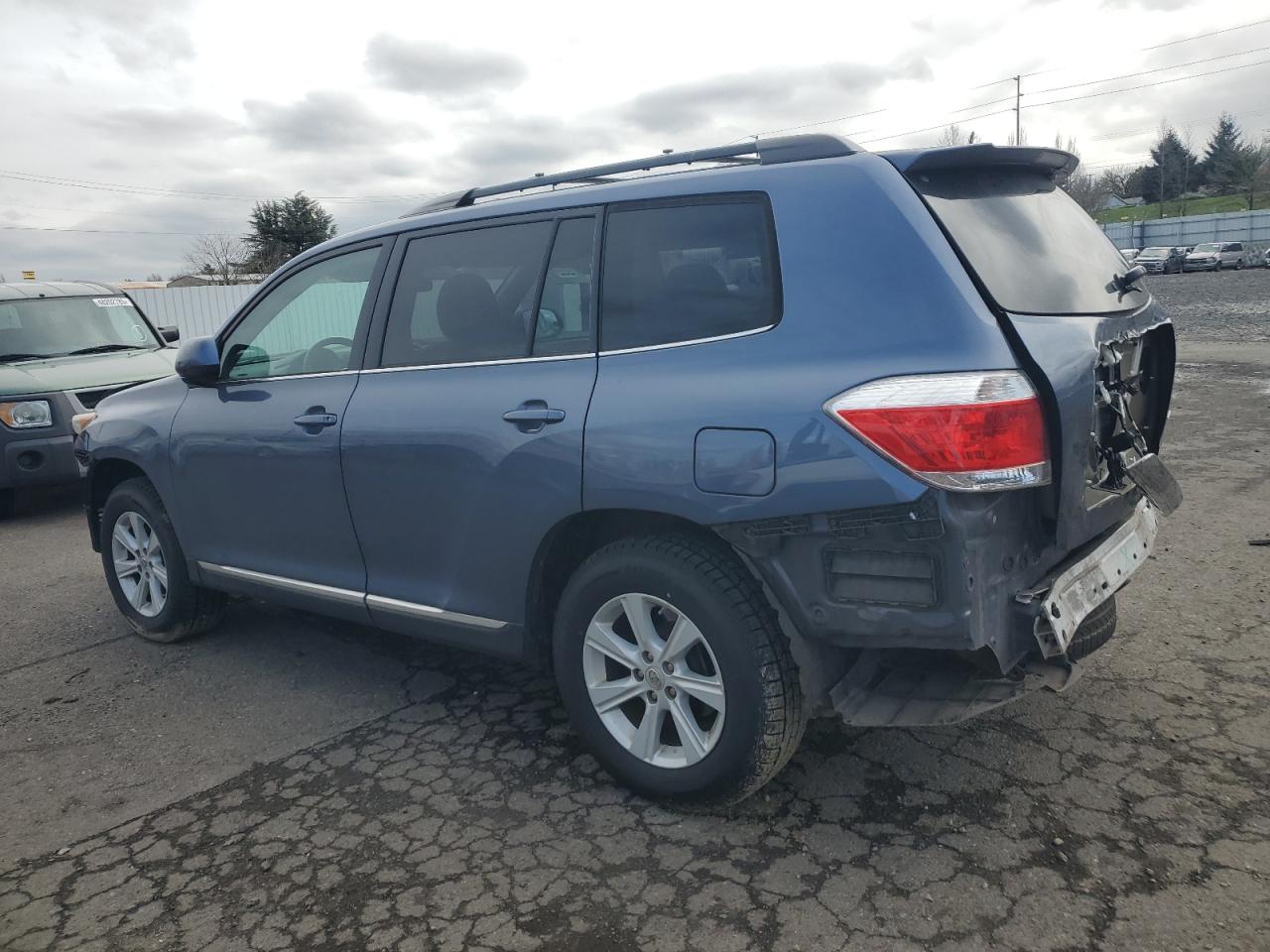 2012 Toyota Highlander VIN 5TDBK3EH5CS098897 Copart auction photo, front end / rear end damage thumbnail 2