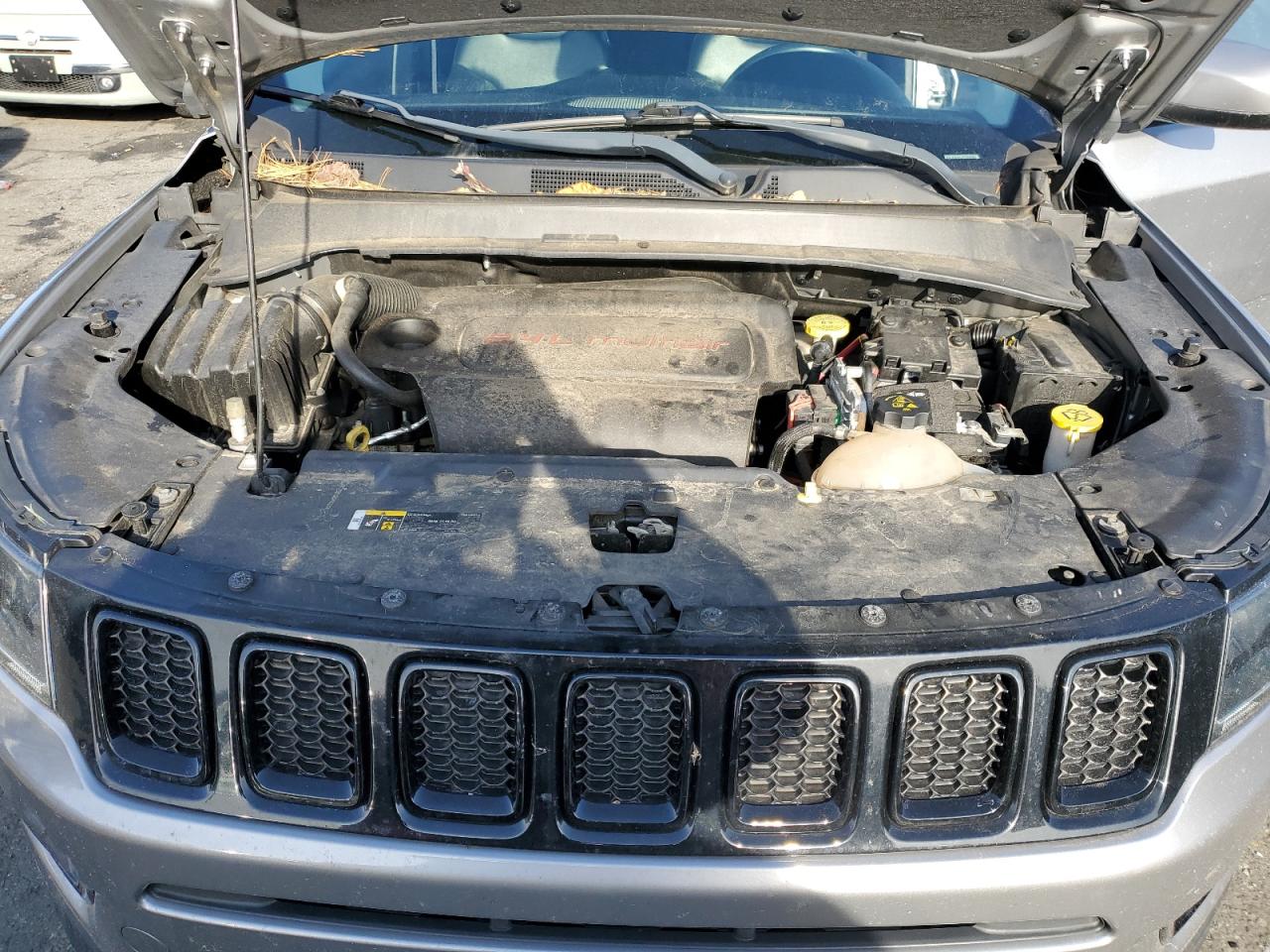 2018 Jeep Compass VIN 3C4NJDBB6JT394505 Copart auction photo, side / minor dent/scratches damage thumbnail 12