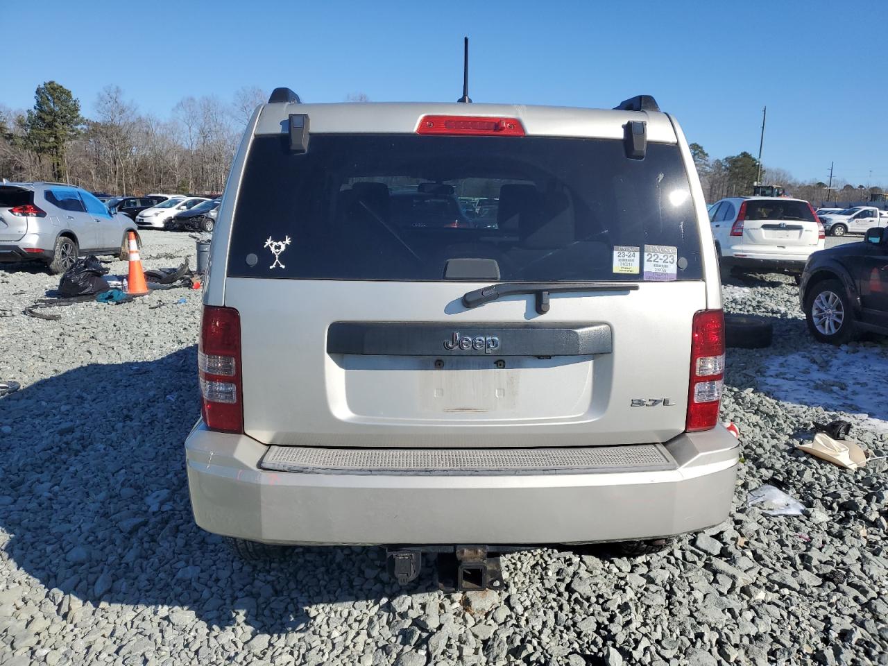 2008 Jeep Liberty (North America) VIN 1J8GP28K18W288561 Copart auction photo, all over damage thumbnail 6