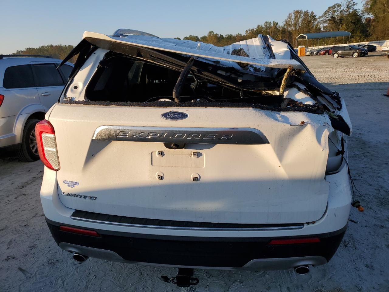 2021 Ford Explorer VIN 1FMSK7FH5MGB92839 Copart auction photo, top/roof damage thumbnail 6
