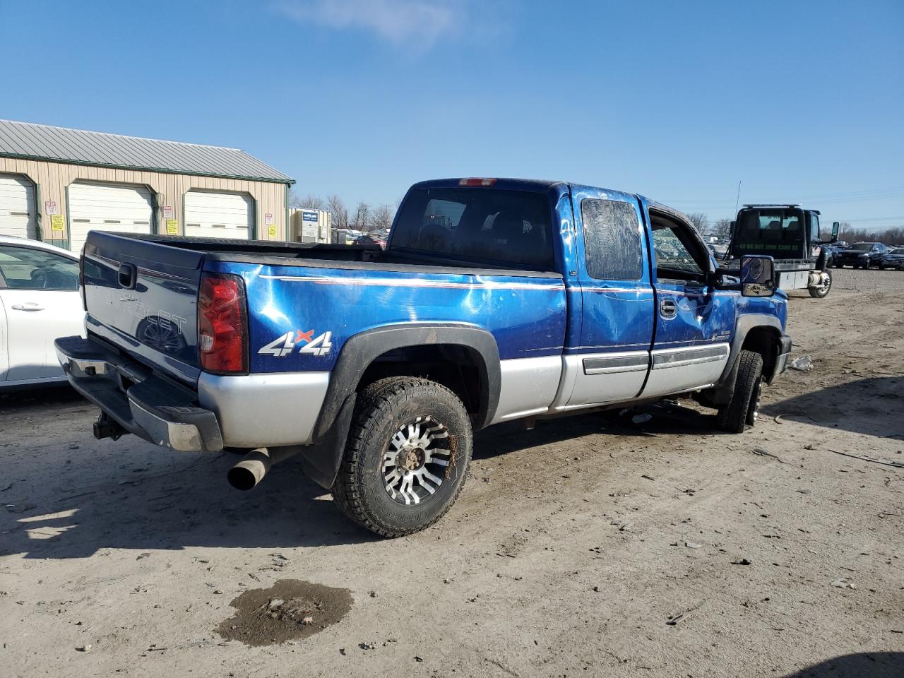 2004 Chevrolet Silverado VIN 1GCHK29184E175321 Copart auction photo, rollover damage thumbnail 3
