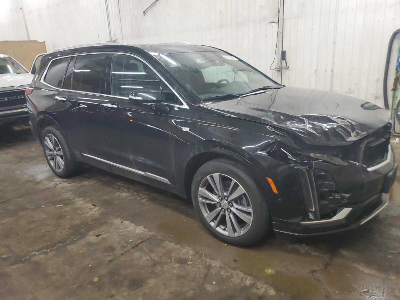 2020 Cadillac XT6 VIN 1GYKPDRS8LZ136029 Copart auction photo, front end damage thumbnail 4