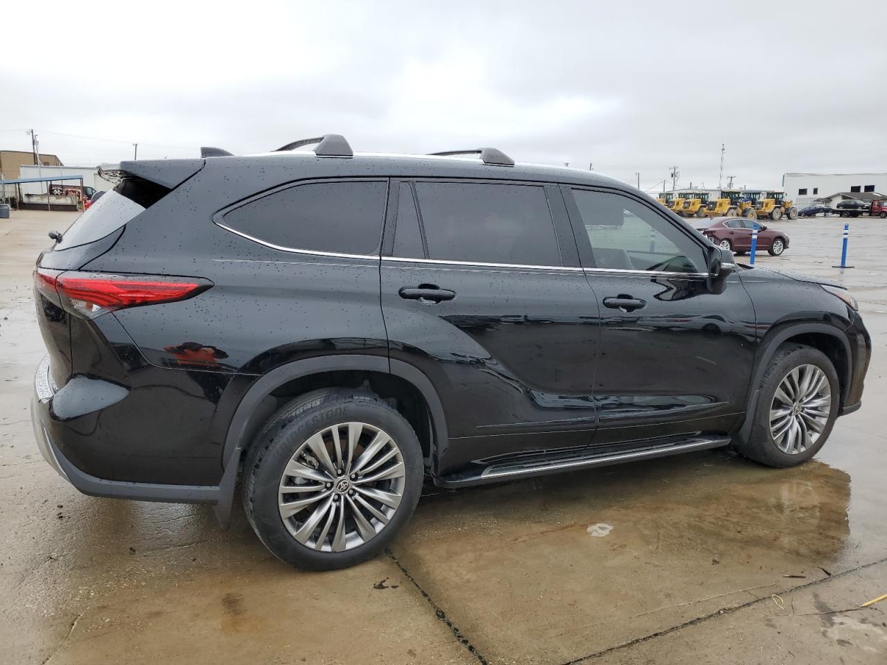 2021 Toyota Highlander VIN 5TDFZRBH7MS104401 Copart auction photo, rear end damage thumbnail 3
