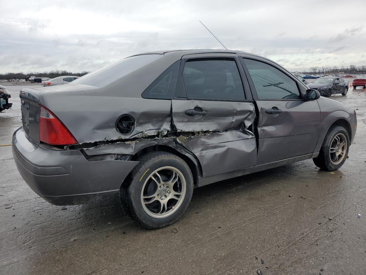 2007 Ford Focus VIN 1FAFP34N07W263051 Copart auction photo, side / front end damage thumbnail 3