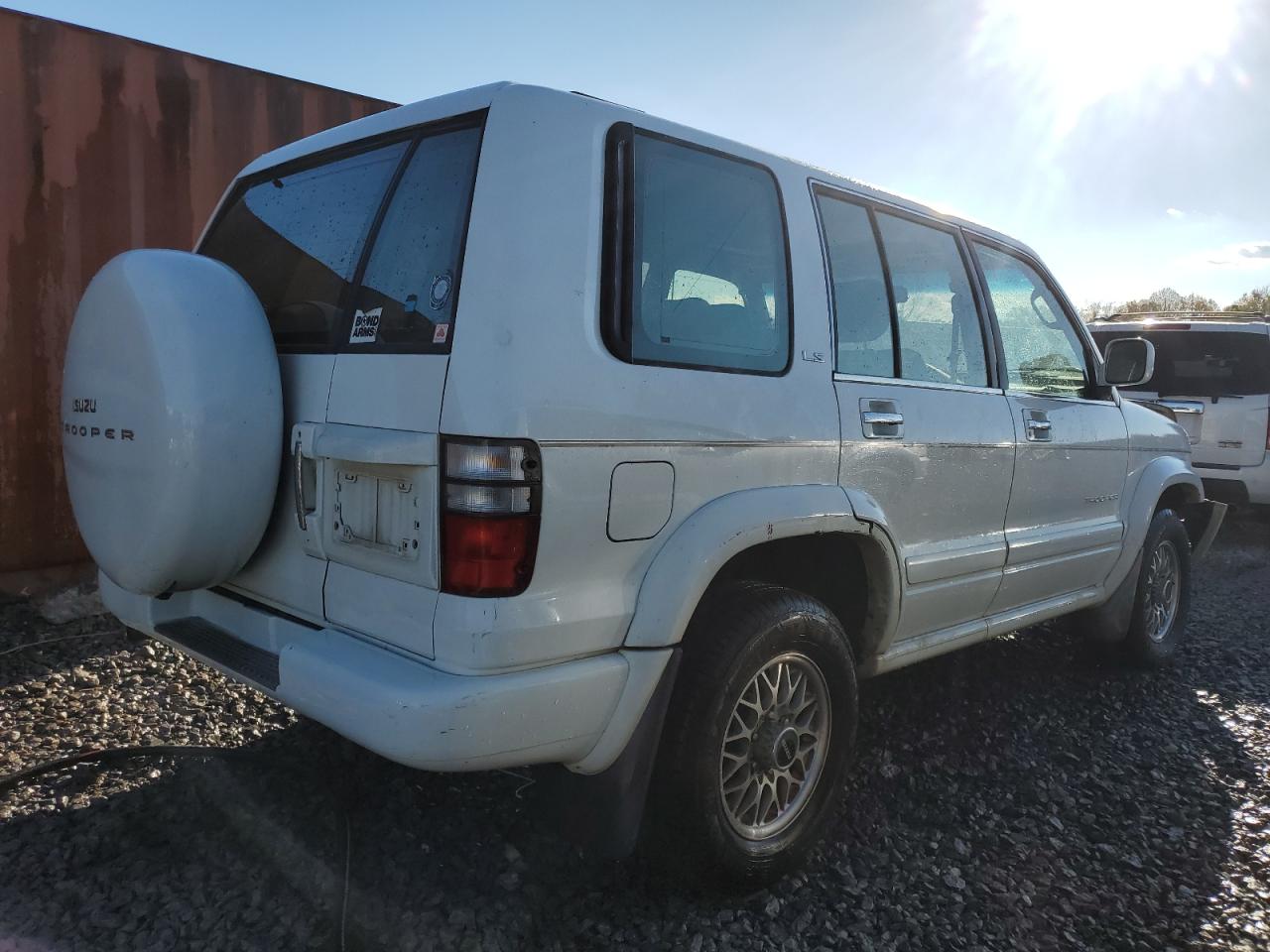 2002 Isuzu Trooper VIN JACDJ58X327J00096 Copart auction photo, front end damage thumbnail 3