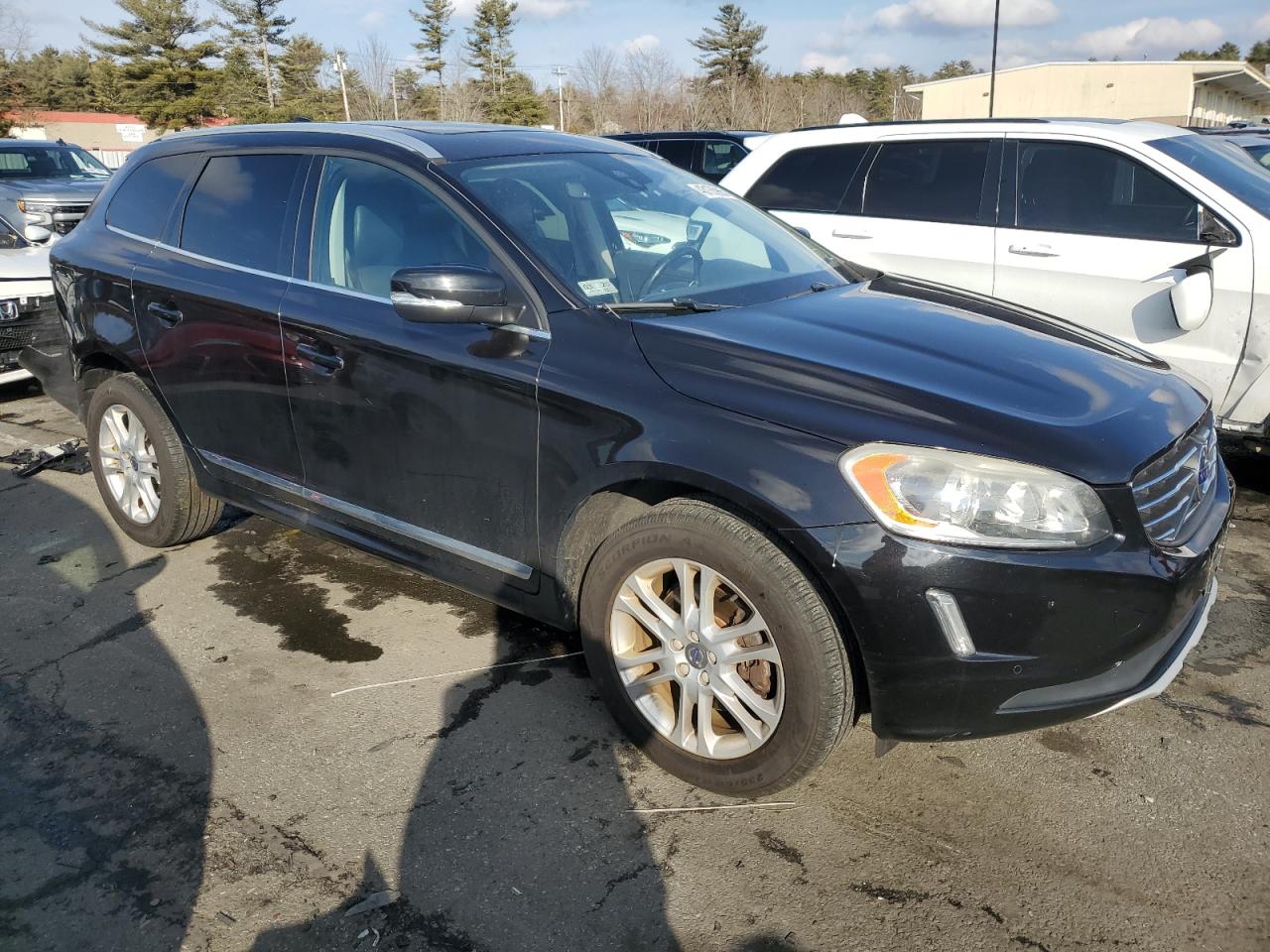 2016 Volvo XC60 VIN YV4612RKXG2926036 Copart auction photo, rear end / minor dent/scratches damage thumbnail 4