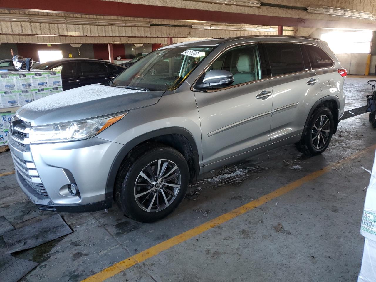 2018 Toyota Highlander VIN 5TDJZRFHXJS557458