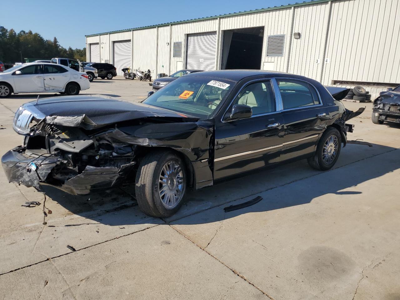 2009 Lincoln Town Car VIN 2LNHM82V19X616430