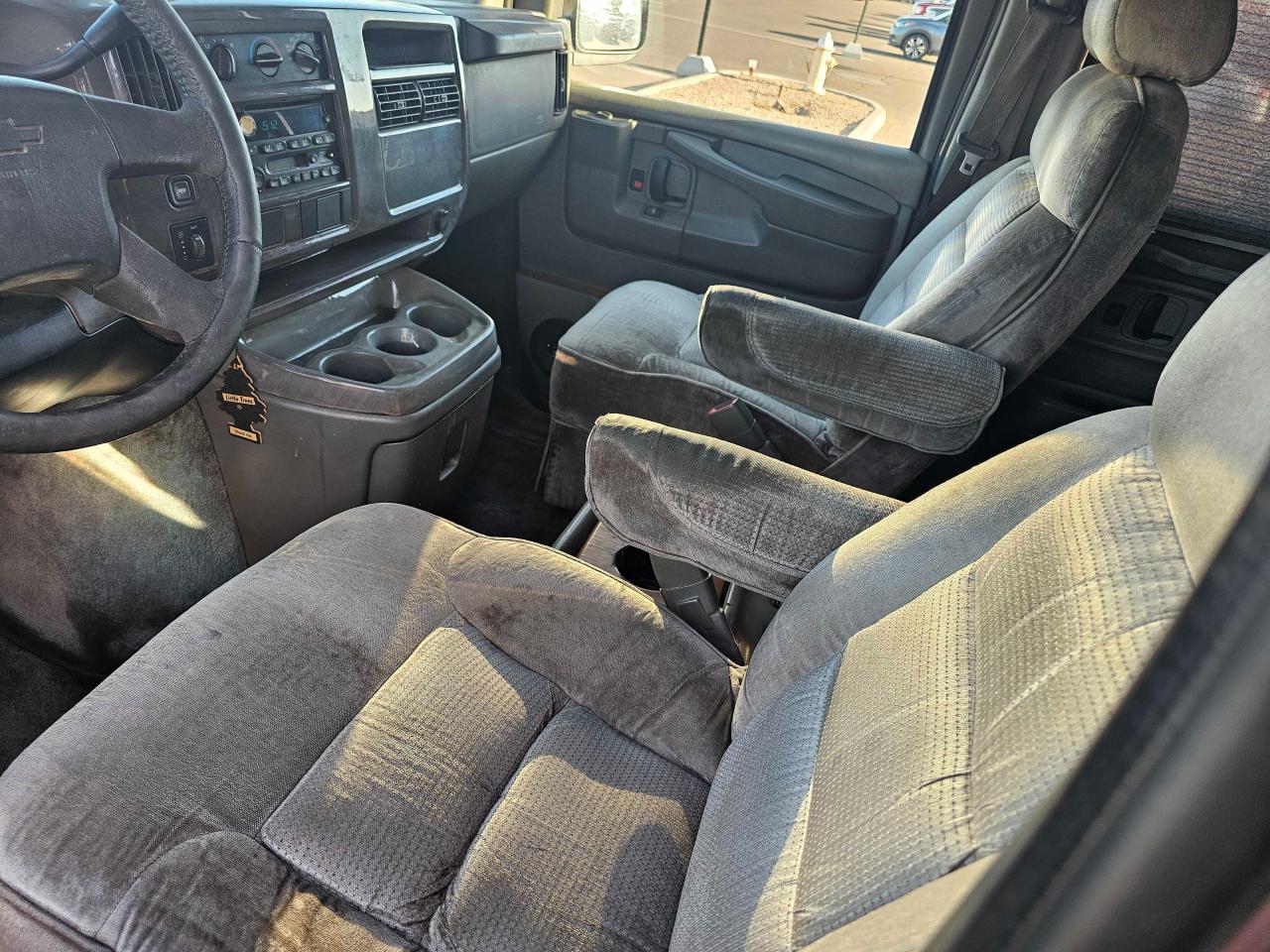 2004 Chevrolet Express VIN 1GBFG15T141225336 Copart auction photo, normal wear / minor dent/scratches damage thumbnail 9