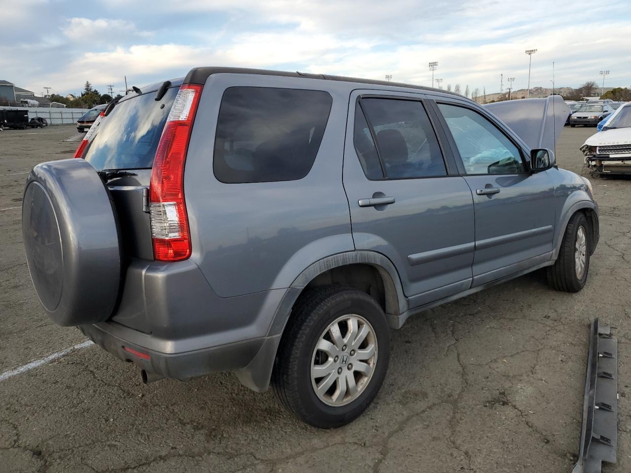 2006 Honda CR-V VIN JHLRD78966C057238 Copart auction photo, side / front end damage thumbnail 3