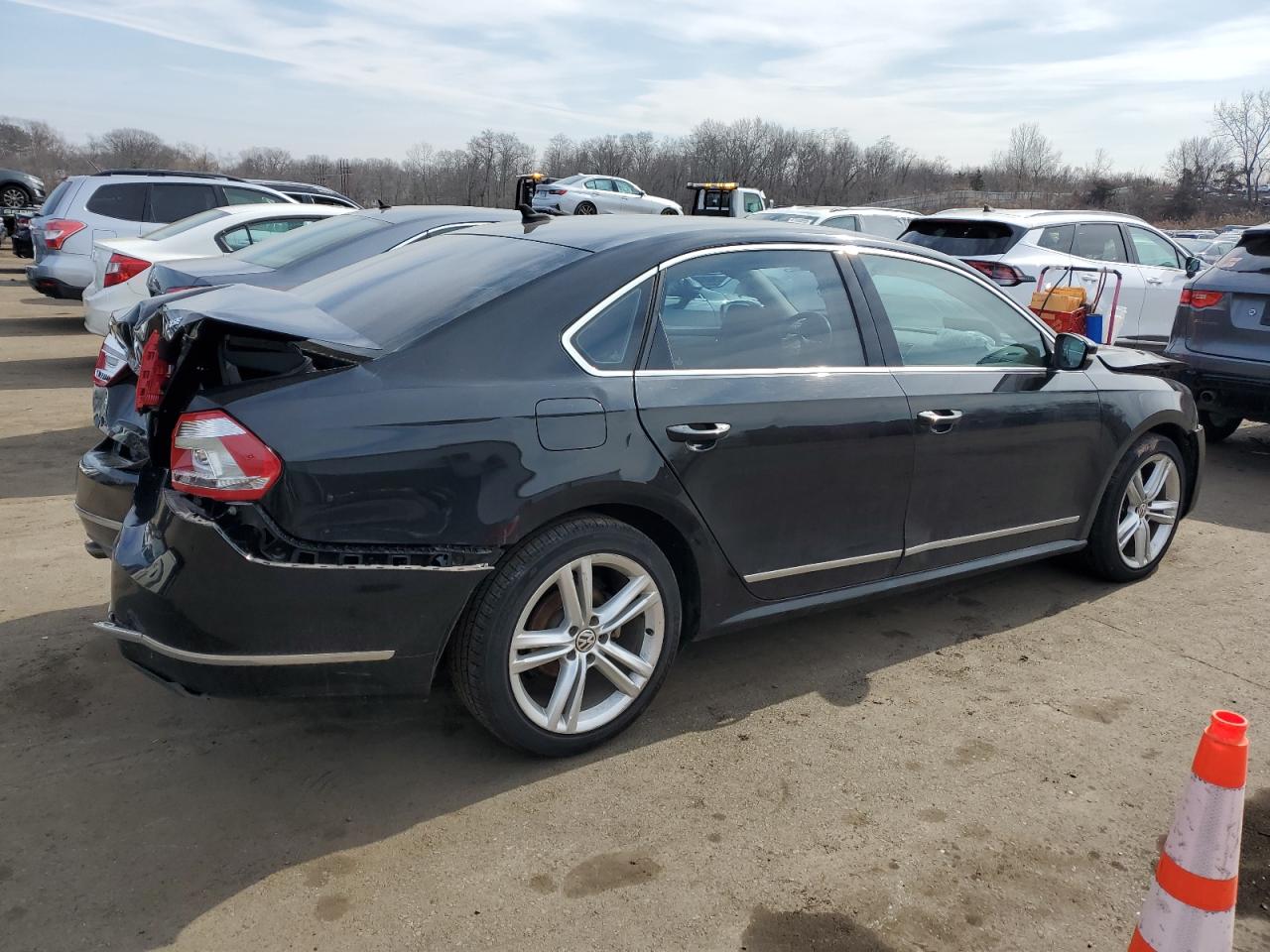 2015 Volkswagen Passat VIN 1VWBT7A34FC010200 Copart auction photo, front end / rear end damage thumbnail 3