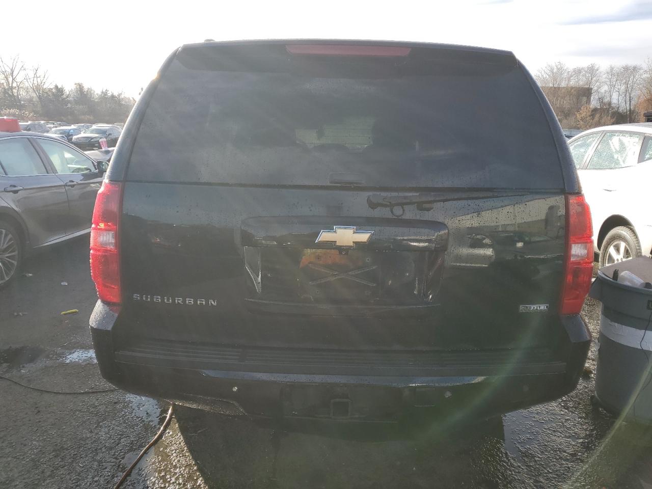 2007 Chevrolet Suburban VIN 3GNFK16387G230300 Copart auction photo, burn damage thumbnail 6