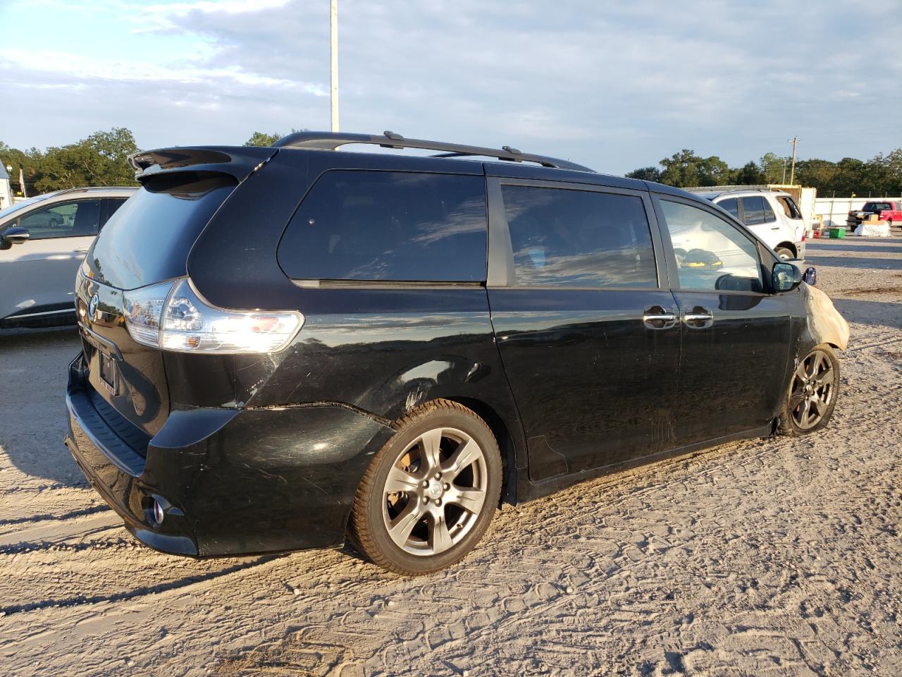 2017 Toyota Sienna VIN 5TDXZ3DC7HS875448 Copart auction photo, burn damage thumbnail 3