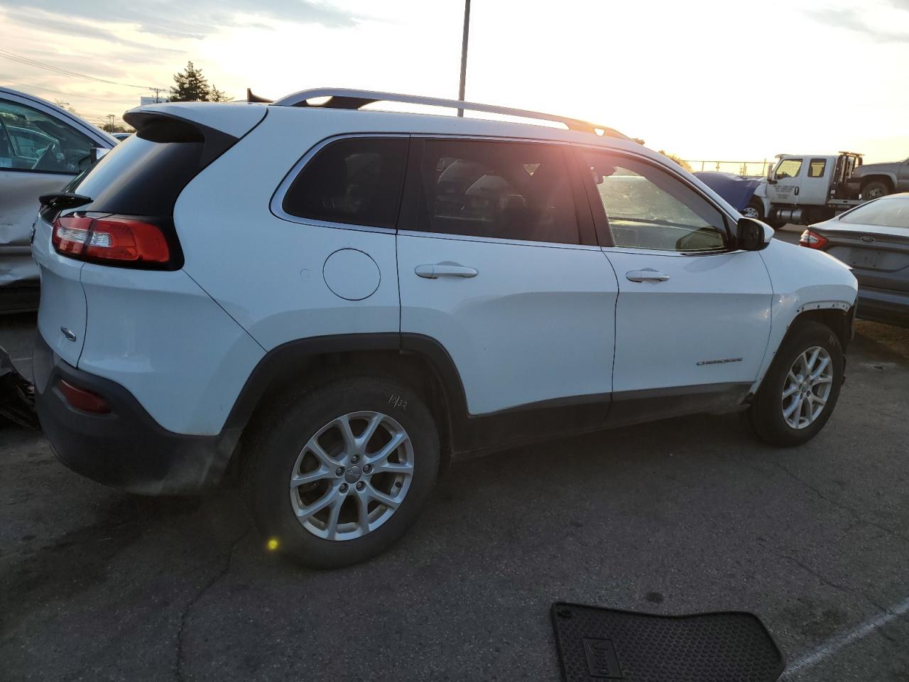 2016 Jeep Grand Cherokee VIN 1C4PJMCB3GW269276 Copart auction photo, front end damage thumbnail 3