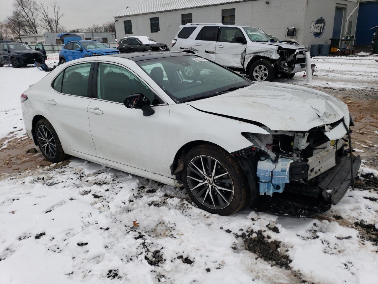 2021 Toyota Camry VIN 4T1F11BK1MU020747 Copart auction photo, front end / side damage thumbnail 4
