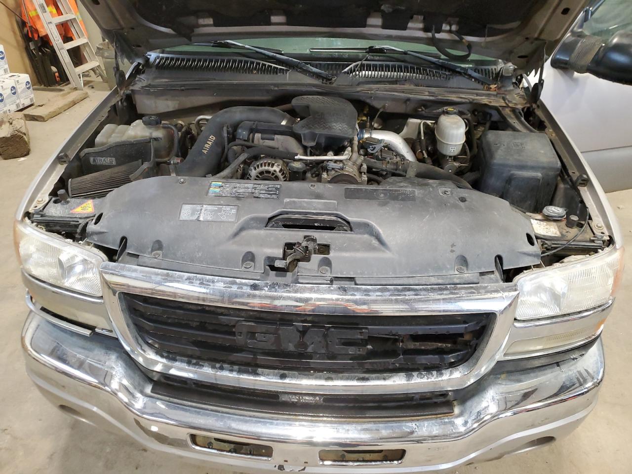 2005 GMC Sierra VIN 1GTHK33225F889643 Copart auction photo, mechanical / vandalism damage thumbnail 11
