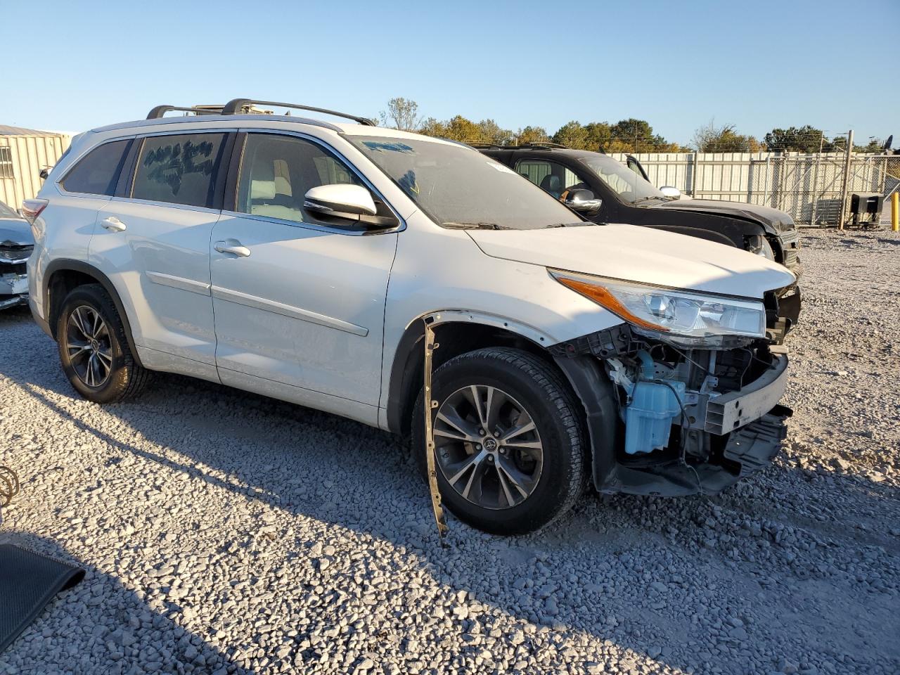 2016 Toyota Highlander VIN 5TDKKRFH8GS142236 Copart auction photo, front end damage thumbnail 4