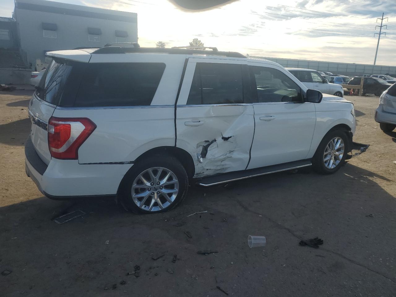 2020 Ford Expedition VIN 1FMJU1JTXLEA92440 Copart auction photo, front end / side damage thumbnail 3
