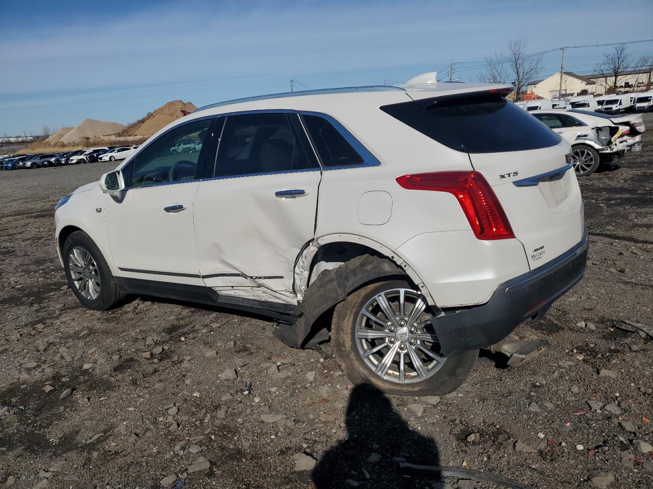 2017 Cadillac XT5 VIN 1GYKNDRSXHZ327030 Copart auction photo, rear end / side damage thumbnail 2