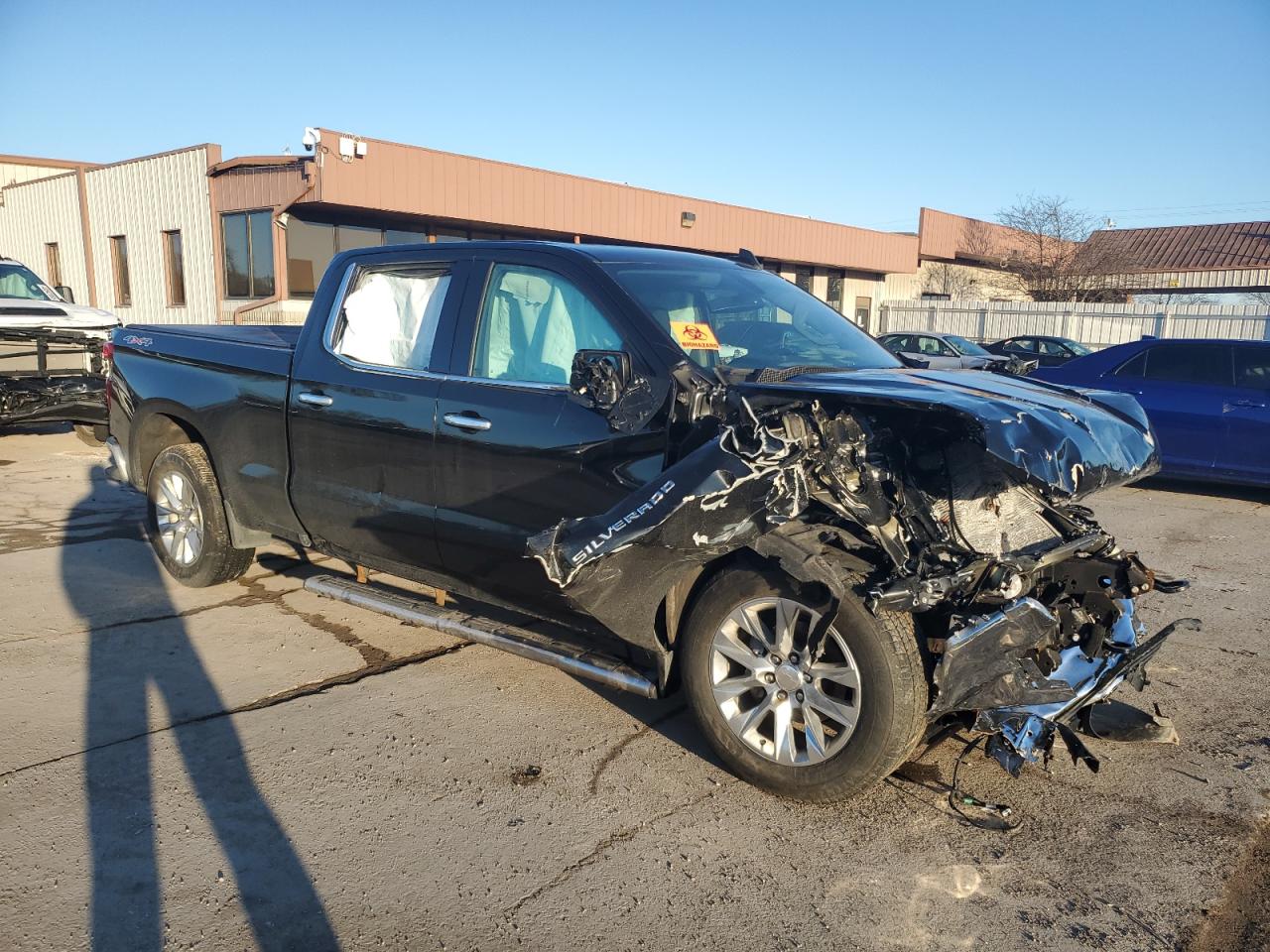 2022 Chevrolet Silverado VIN 3GCUYGEL6NG101181 Copart auction photo, front end / side damage thumbnail 4