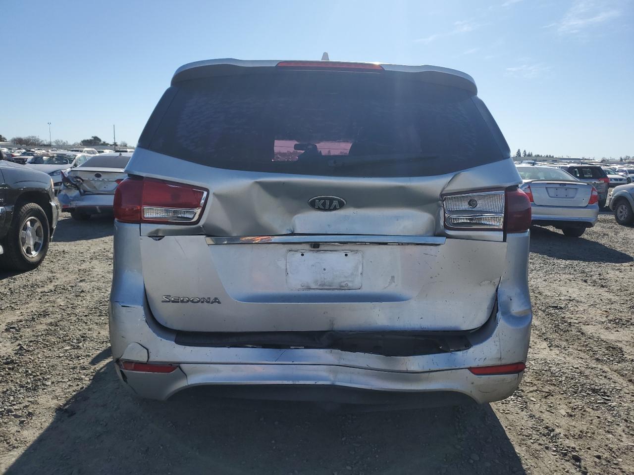 2017 KIA Sedona VIN KNDMA5C11H6273442 Copart auction photo, rear end / side damage thumbnail 6