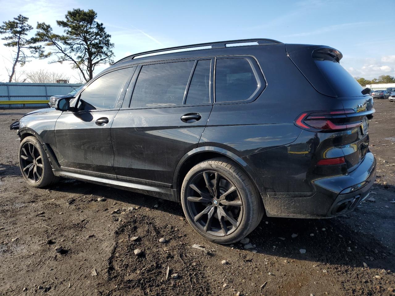 2024 BMW X7 VIN 5UX33EM05R9T05013 Copart auction photo, front end / side damage thumbnail 2
