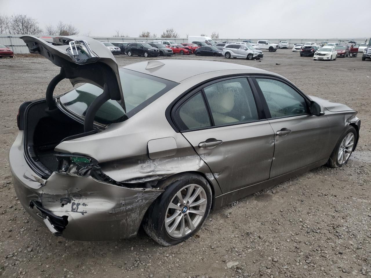 2017 BMW 3er VIN WBA8E1G33HNU17733 Copart auction photo, all over damage thumbnail 3