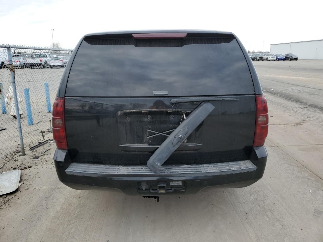 2008 Chevrolet Suburban VIN 3GNFK16388G188373 Copart auction photo, vandalism damage thumbnail 6