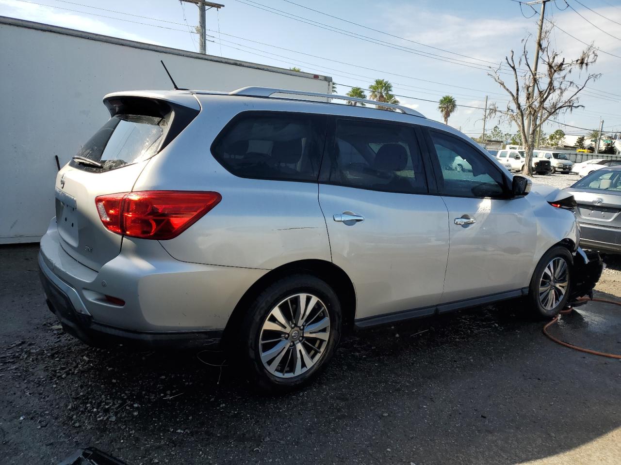 2017 Nissan Pathfinder VIN 5N1DR2MN2HC624221 Copart auction photo, front end damage thumbnail 3