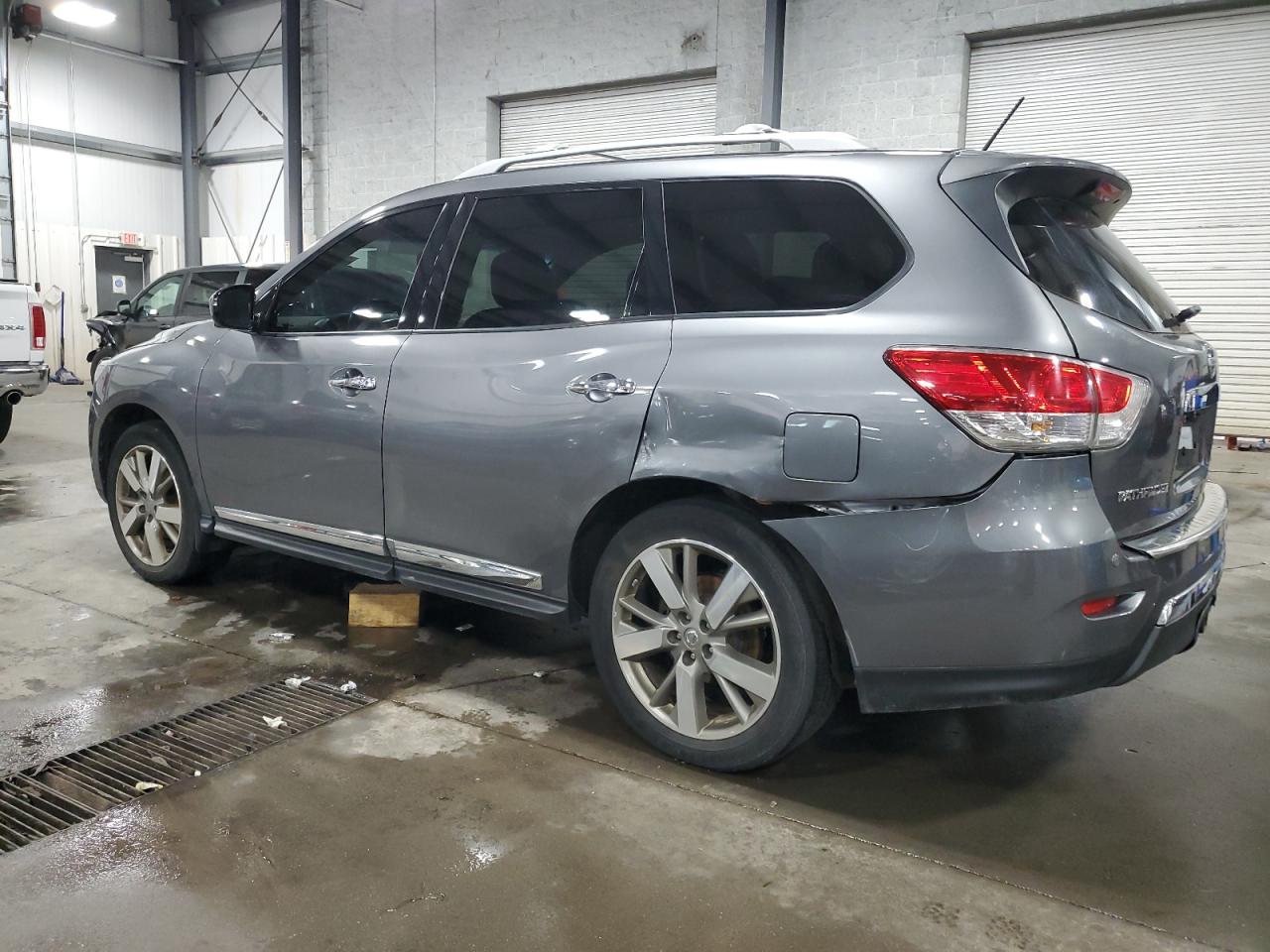 2016 Nissan Pathfinder VIN 5N1AR2MM7GC642206 Copart auction photo, rear end damage thumbnail 2
