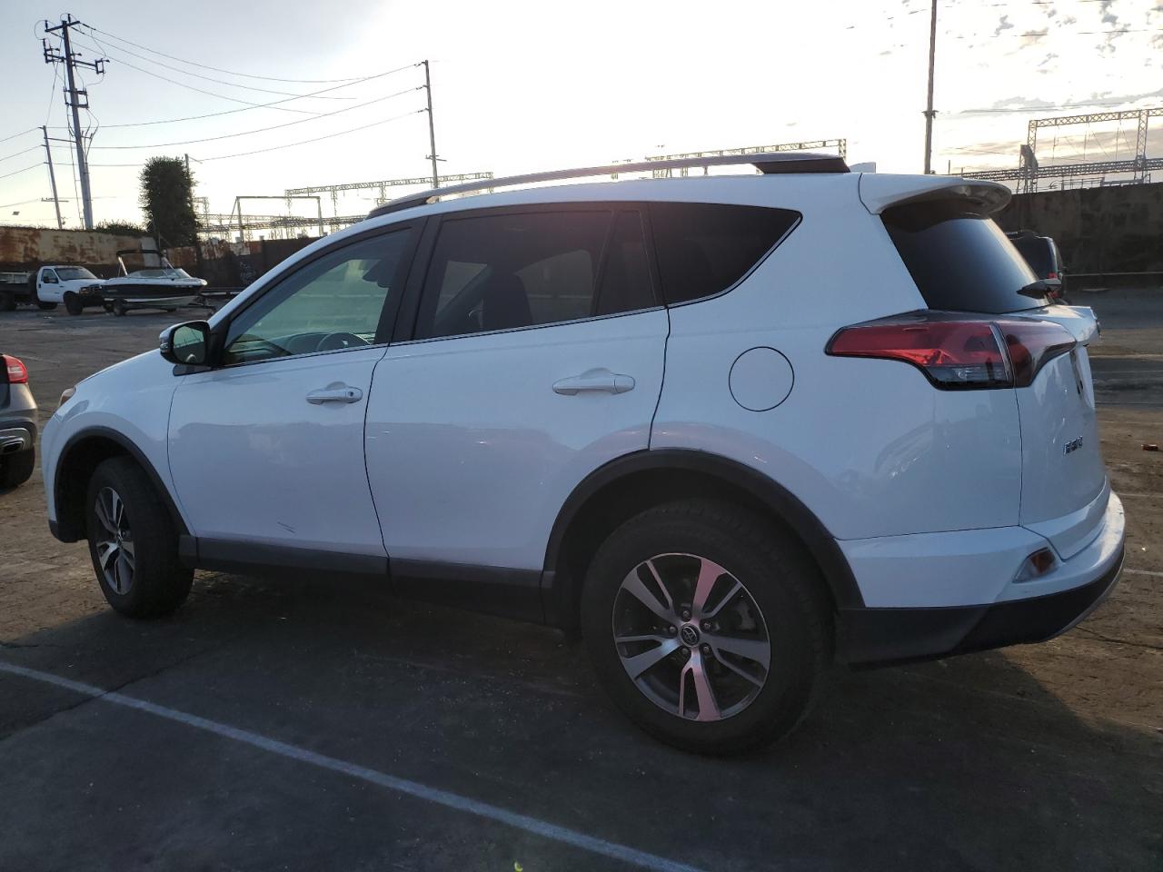 2018 Toyota RAV 4 VIN 2T3WFREV5JW481913 Copart auction photo, minor dent/scratches damage thumbnail 2