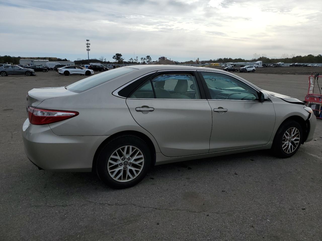 2016 Toyota Camry VIN 4T4BF1FK9GR551070 Copart auction photo, front end / minor dent/scratches damage thumbnail 3