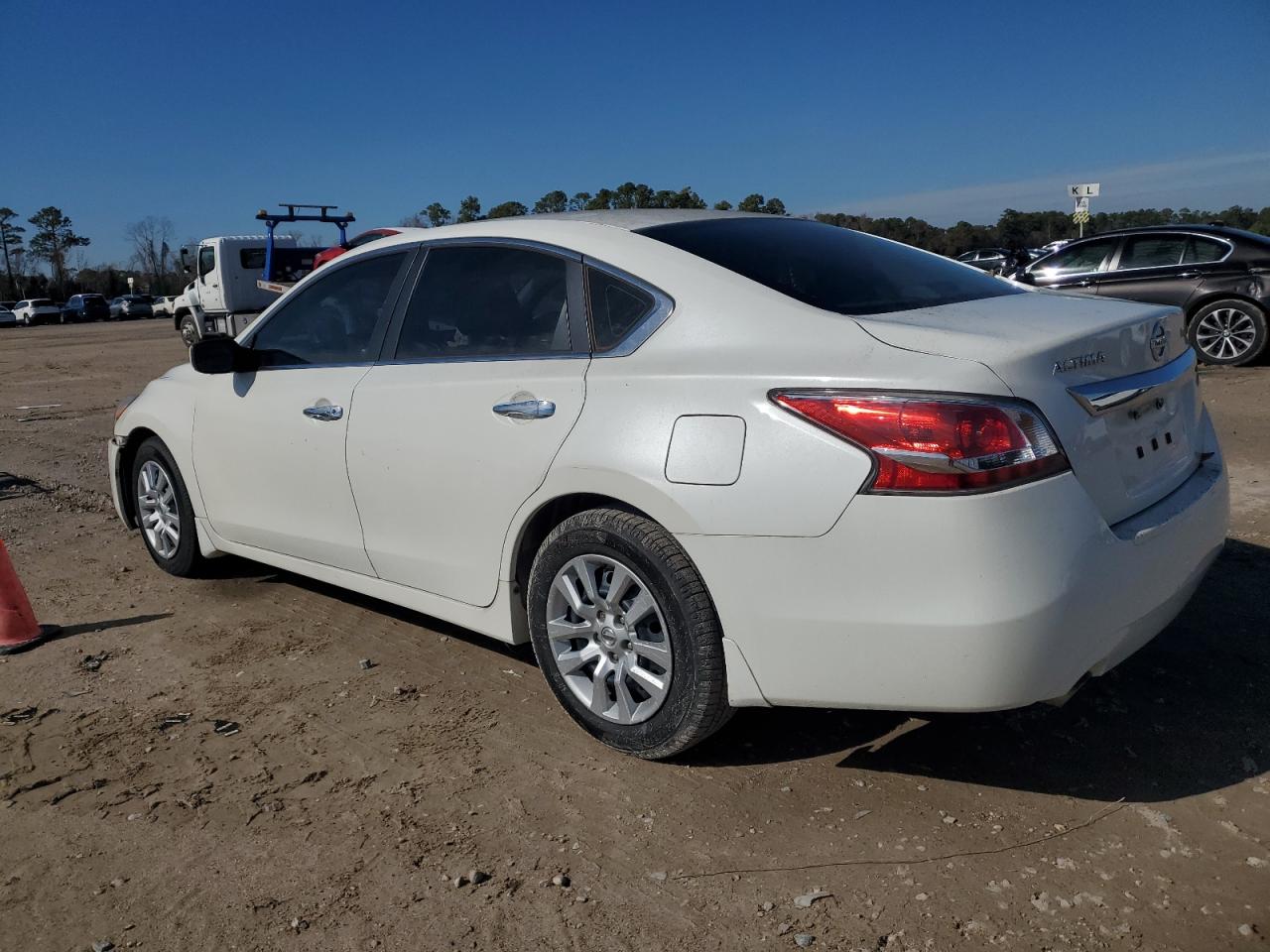 2015 Nissan Altima VIN 1N4AL3APXFN368566 Copart auction photo, front end / minor dent/scratches damage thumbnail 2