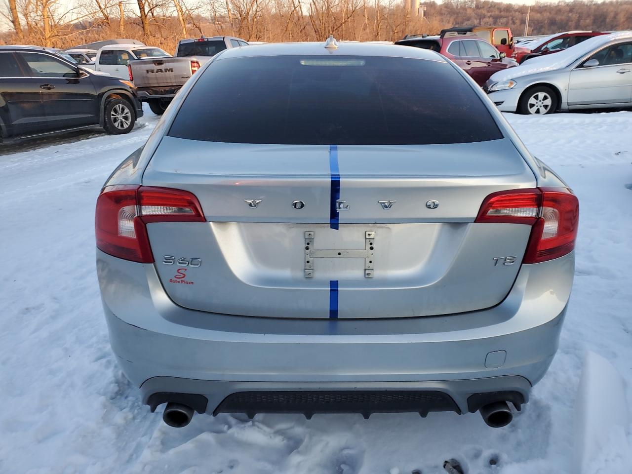 2017 Volvo S60 VIN YV126MFL6H2423031 Copart auction photo, front end damage thumbnail 6