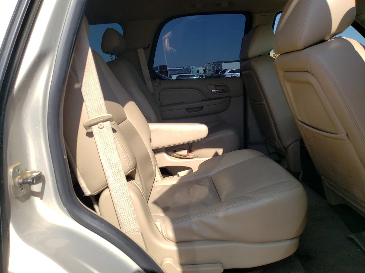 2010 Cadillac Escalade VIN 1GYUCCEF2AR137553 Copart auction photo, hail damage thumbnail 11