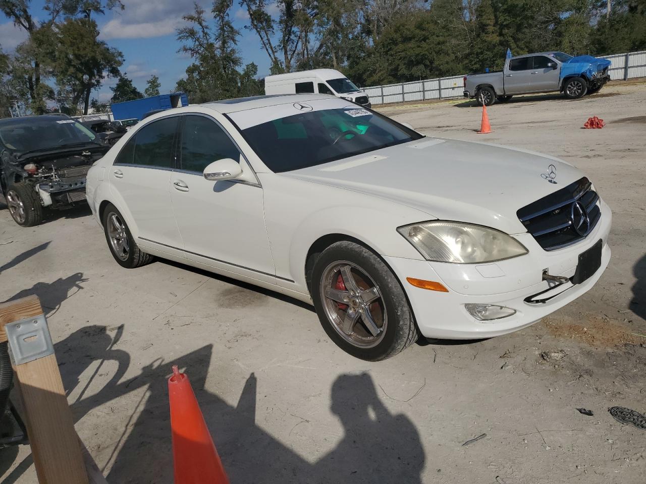 2007 Mercedes-Benz S-klasse VIN WDDNG86X77A109070 Copart auction photo, vandalism damage thumbnail 4