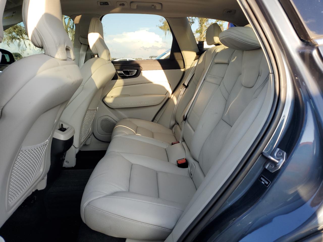 2020 Volvo XC60 VIN YV4102DK1L1550069 Copart auction photo, water/flood damage thumbnail 11