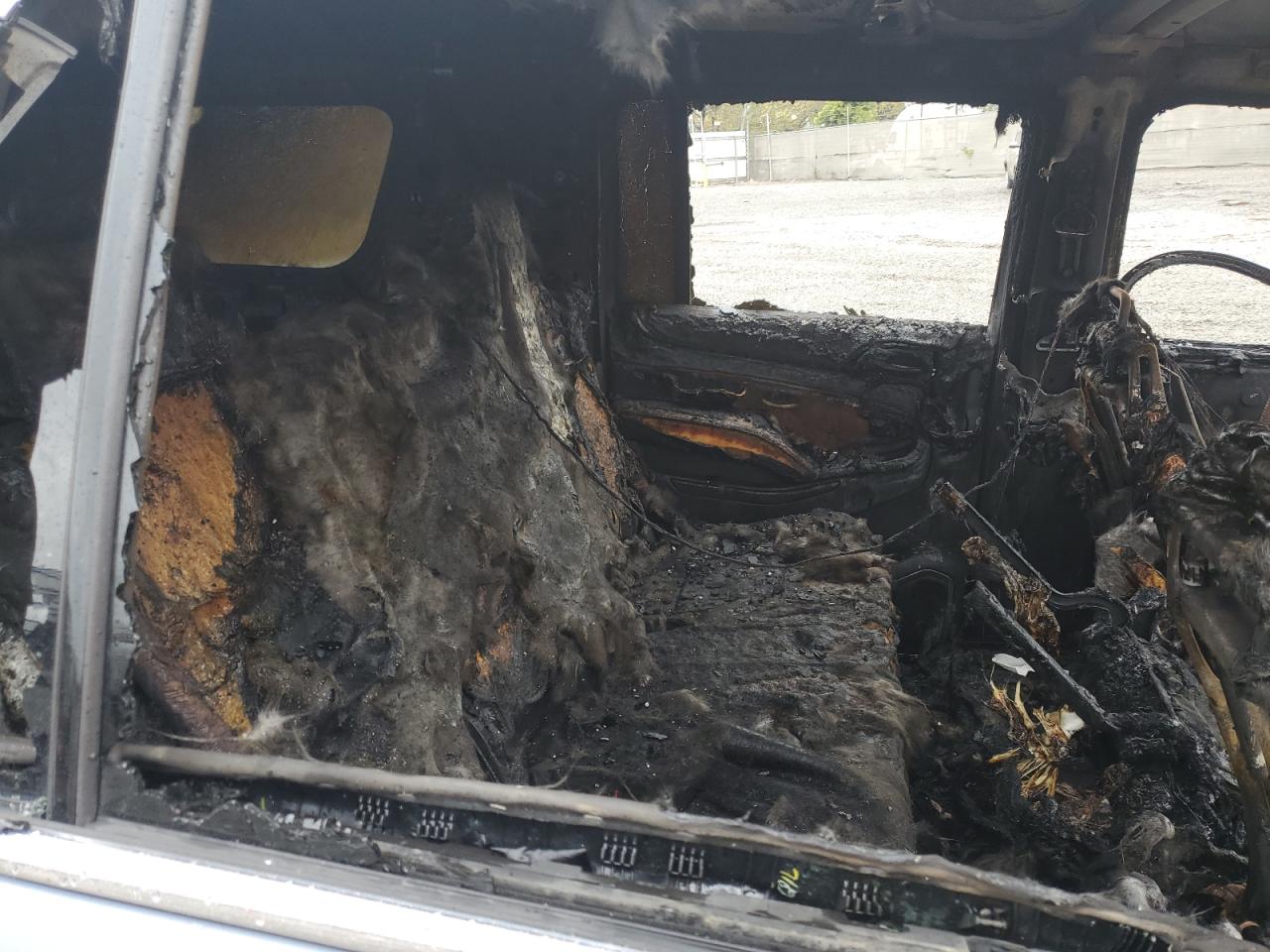 2015 Chevrolet Suburban VIN 1GNSCHKC6FR683906 Copart auction photo, burn / burn - engine damage thumbnail 11