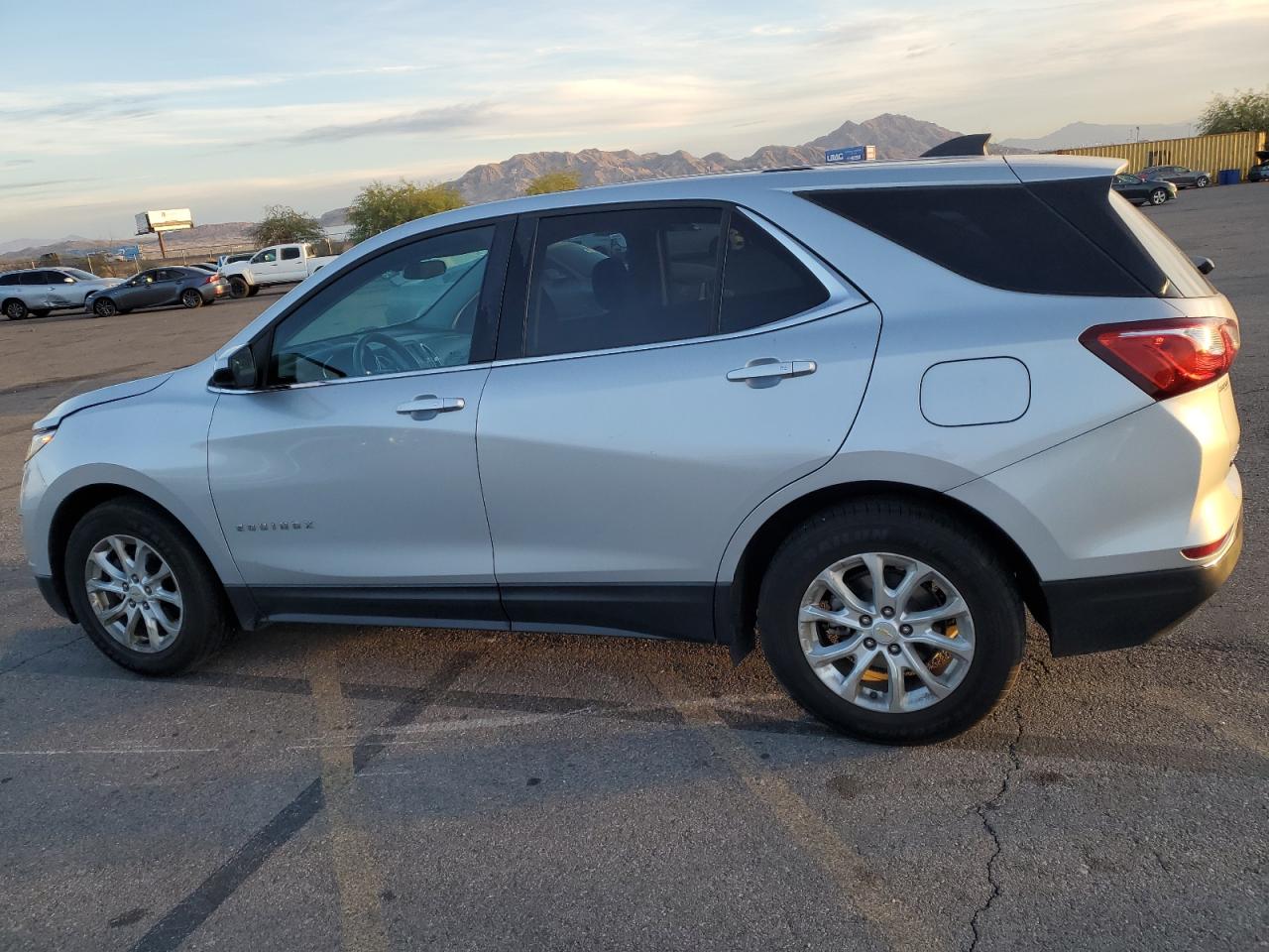2018 Chevrolet Equinox VIN 2GNAXJEV8J6192701 Copart auction photo, minor dent/scratches damage thumbnail 2