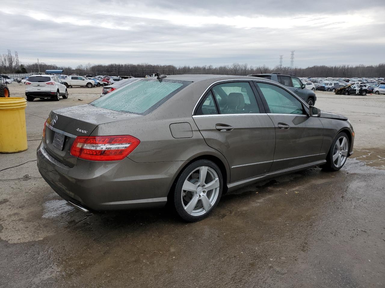 2011 Mercedes-Benz E-klasse VIN WDDHF8HB6BA262484 Copart auction photo, front end damage thumbnail 3