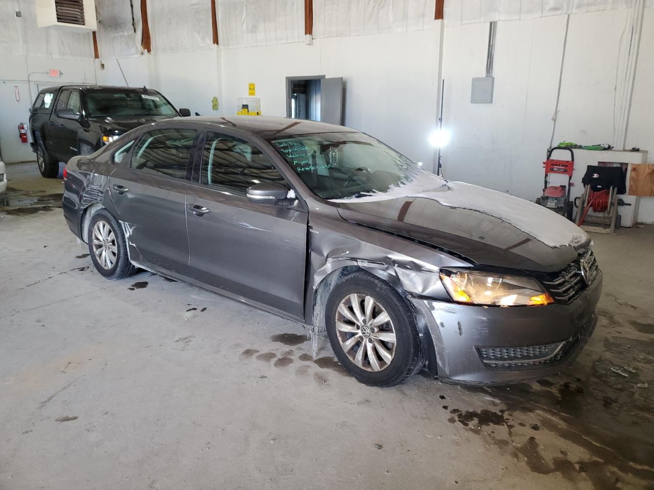 2015 Volkswagen Passat VIN 1VWAT7A39FC056648 Copart auction photo, front end damage thumbnail 4